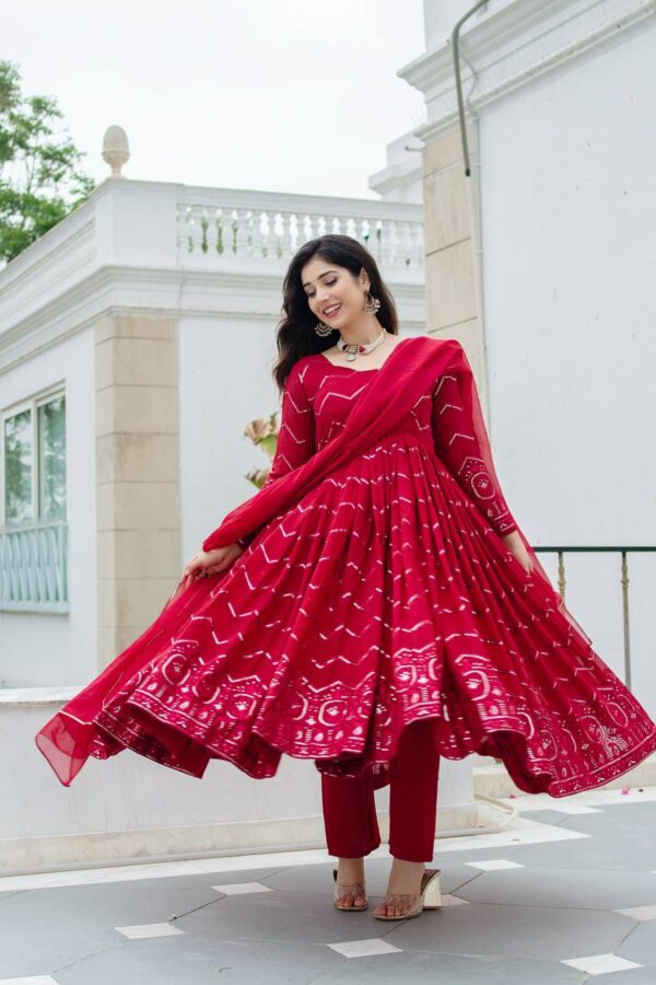 👗*PREMIUM*READYMADE*ANARKALI*SUIT*SET* *[3 PIS]* 👗